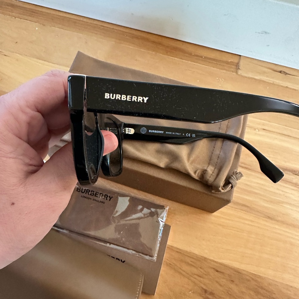 NWT- Burberry Hayden BE4394 Black Sunglasses with Tan Case - Picture 5 of 13